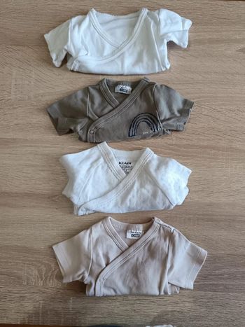 C44 Lot bodies Dim/kiabi 1 mois