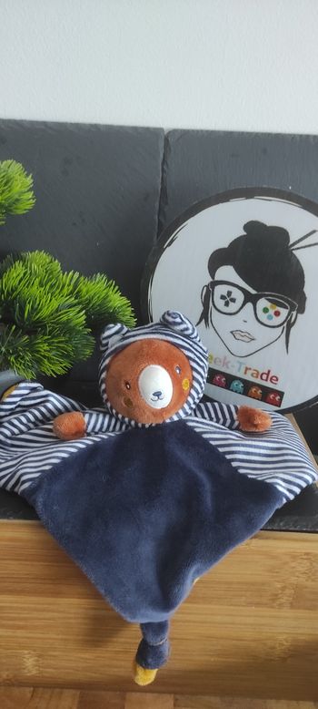 Doudou plat ours marron bleu jaune rayé Gémo capuche moutarde rayure Marine