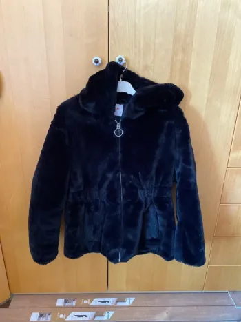 manteau en fausse fourrure noire Jennyfer