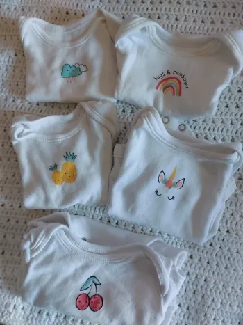 Lot bodies manches courtes  1-3 mois