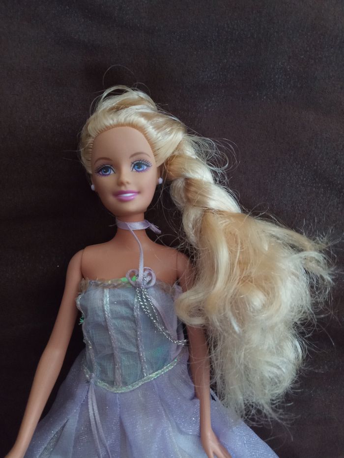 Jolie Poupée "Mattel" (Indonésie) - photo numéro 2