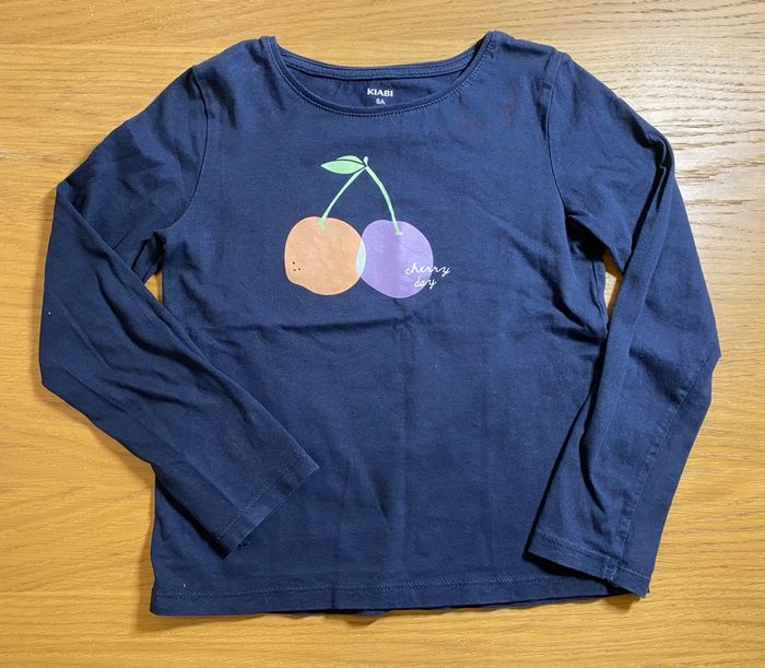 Kiabi T-shirt manches longues cerises noir Taille 8 ans - photo numéro 5