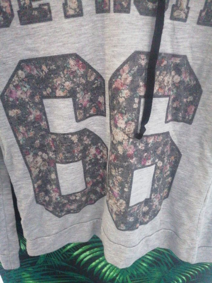 Haut a capuche cache cache 1 G - photo numéro 3