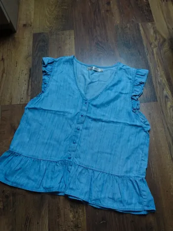 Blouse couleur jean à volants