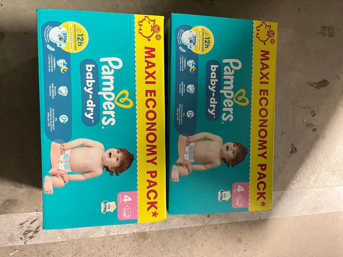 2 cartons couches t4 Pampers neuf - photo numéro 2