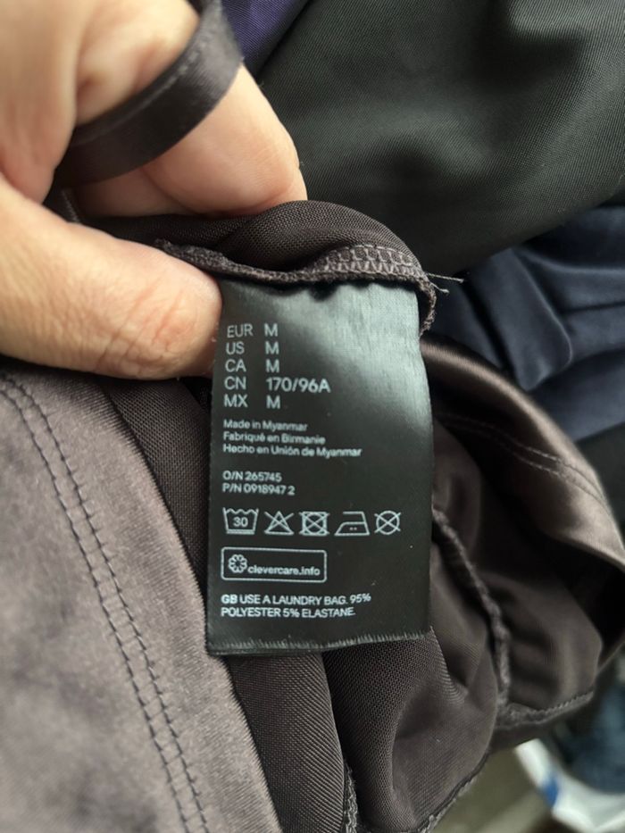 Robe satinée neuve - photo numéro 4