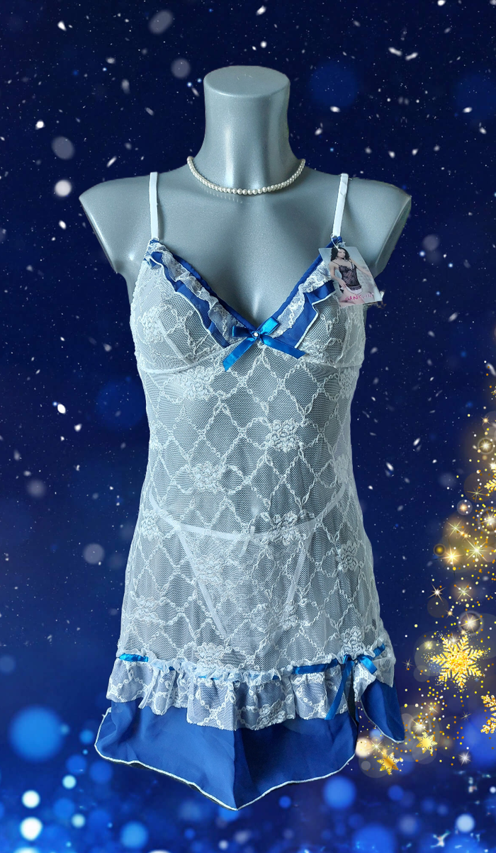 Ensemble nuisette blanche et bleu royal avec strass / Taille L 40