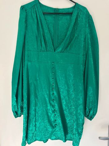 Magnifique robe verte effet satinée taille XL