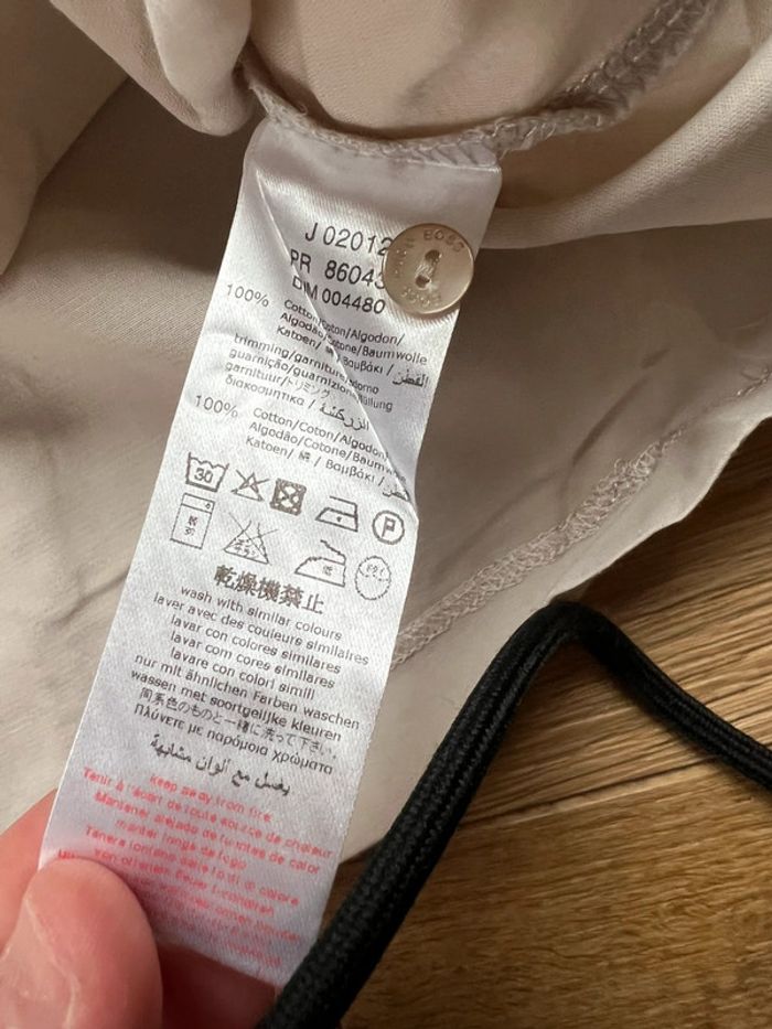 Robe Hugo boss 3 ans beige très bon état + collant Hugo boss - photo numéro 4