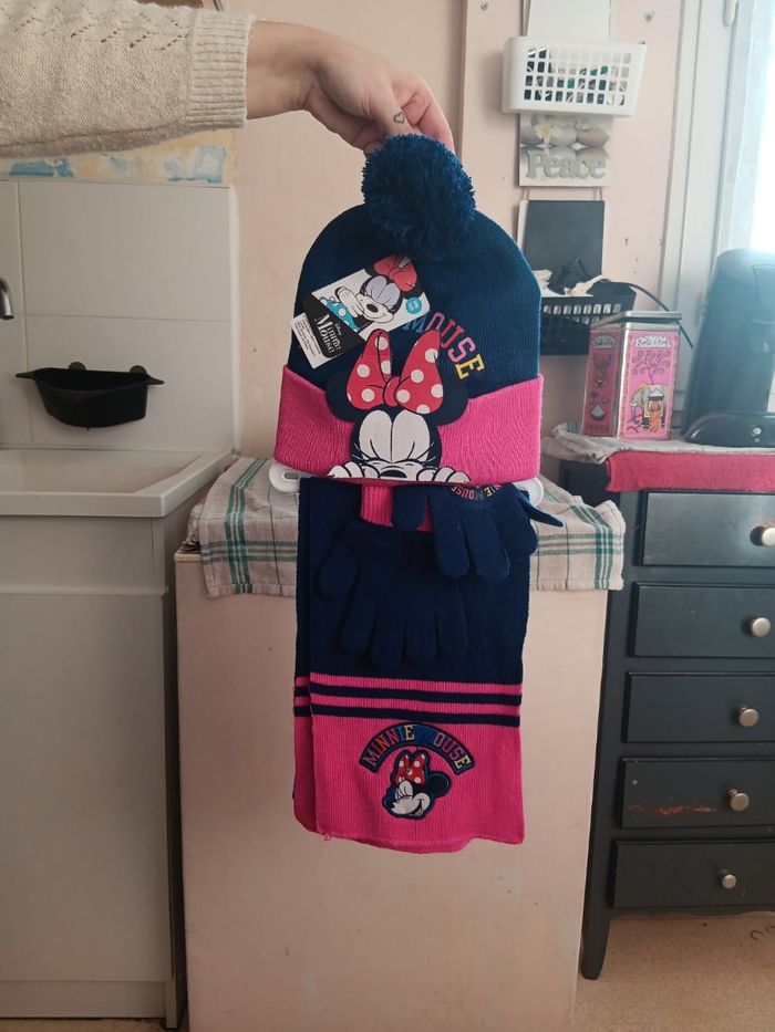 Ensemble bonnet cache nez gants minnie