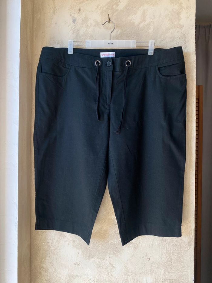 Pantacourt noir en lin Sheego