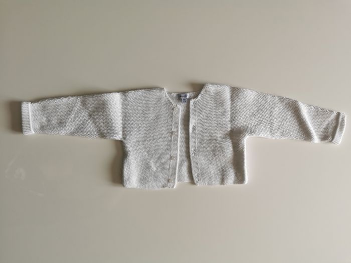 Gilet court blanc 9mois. - photo numéro 2
