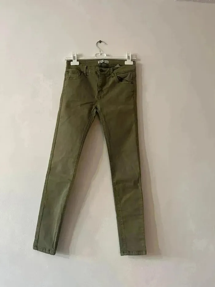 Jean vert - Pull & Bear - Taille 38 - photo numéro 2
