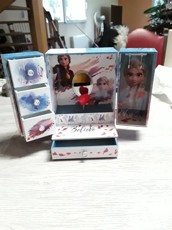 Boîte à bijoux la Reine des Neiges Elsa et Anna - photo numéro 3