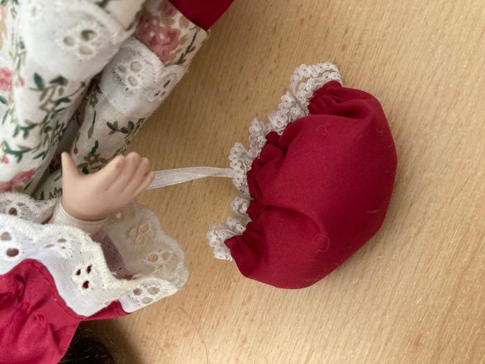 poupée en porcelaine - photo numéro 10