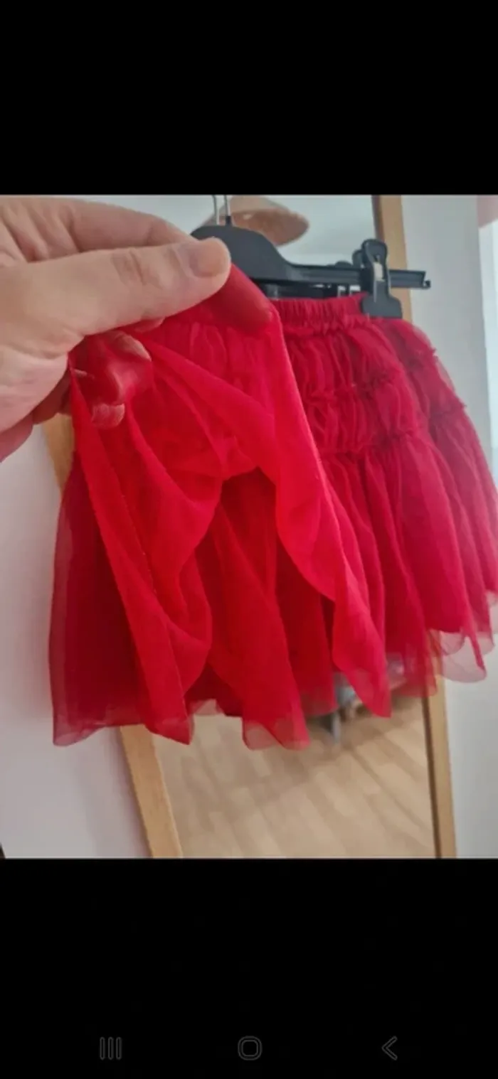 Jupe rouge à volants - photo numéro 4