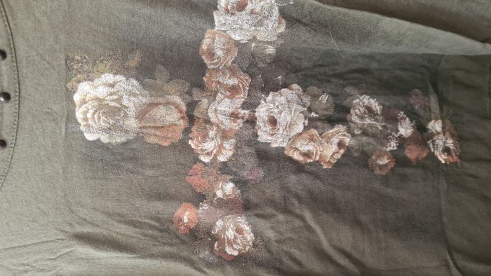 Tshirt imprimé vert kaki Stradivarius - photo numéro 3