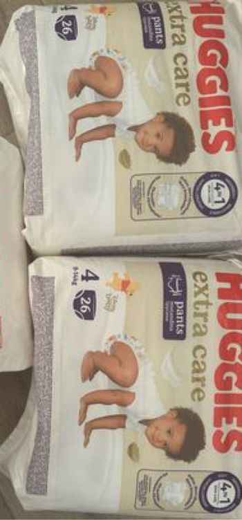 2 paquets des couches Huggies taille 4