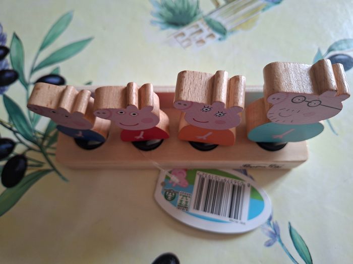 Peppa pig - 4 personnages en bois - photo numéro 5