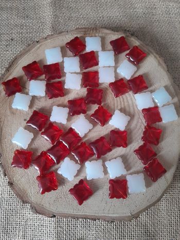 Lot de 50 grosses perles en verre blanche et rouge