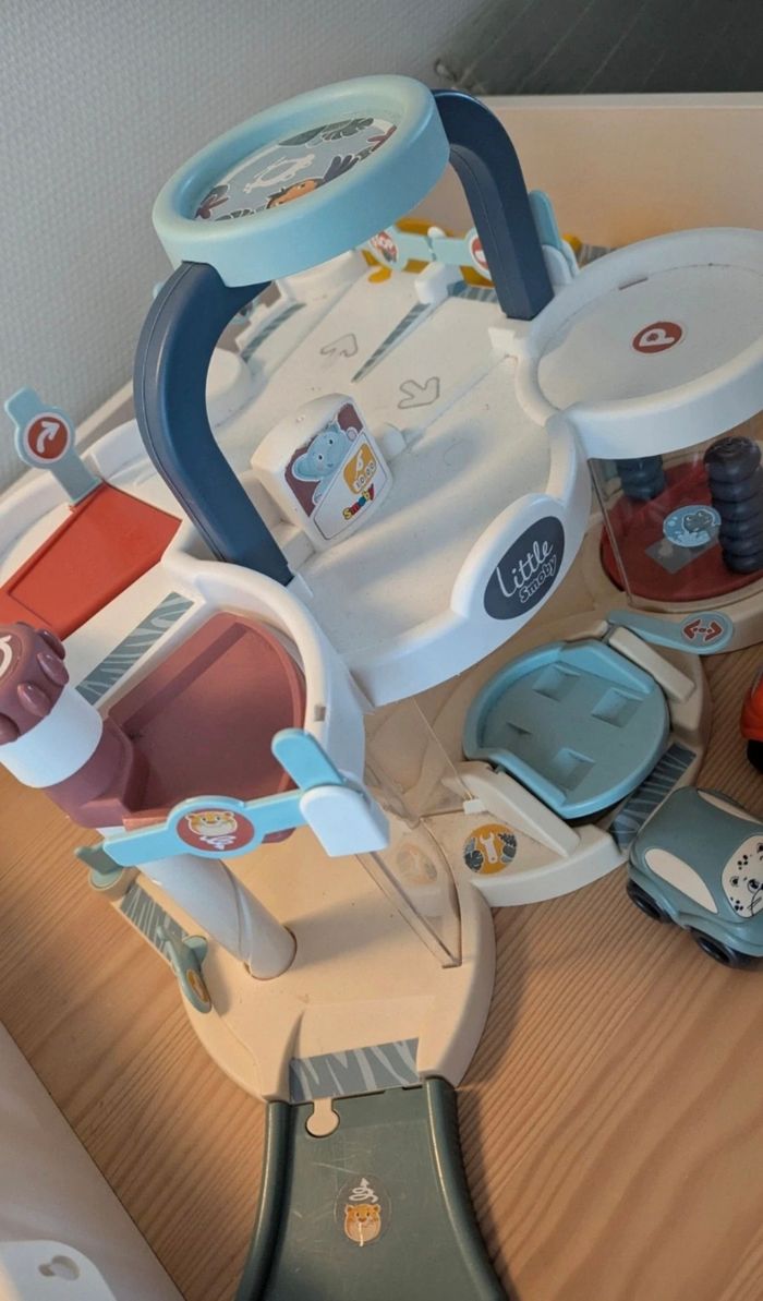 Garage little smoby + 2 voitures - photo numéro 7