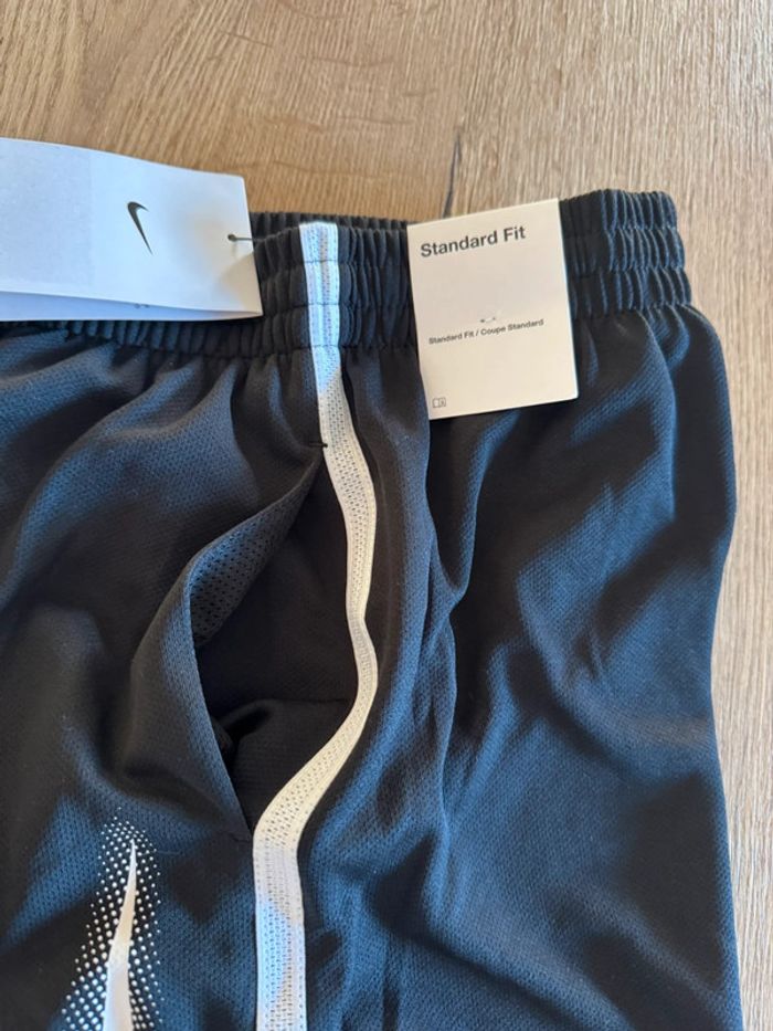 Short Nike dri-fit taille M 10-11 + ans neuf avec étiquettes - photo numéro 16