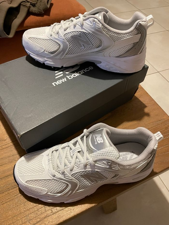 Baskets femme New balance neuve taille 38 blanche et grise - photo numéro 3