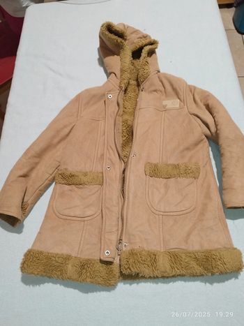 Manteau chaud beige avec capuche