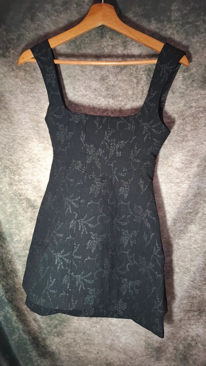 Robe noire fleurs tissu jacquard - photo numéro 11