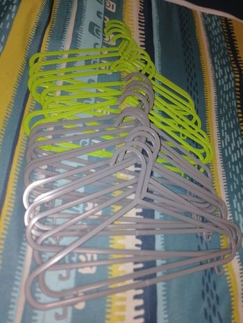 Cintre, porte manteau enfant