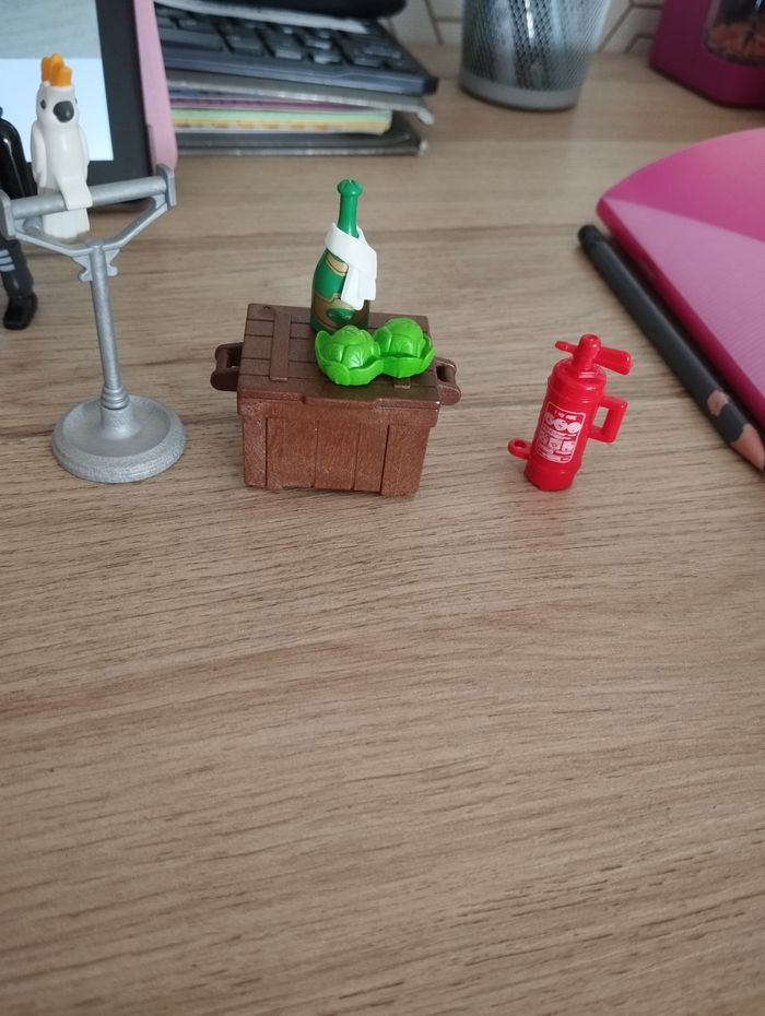 Perroquet playmobil avec objets