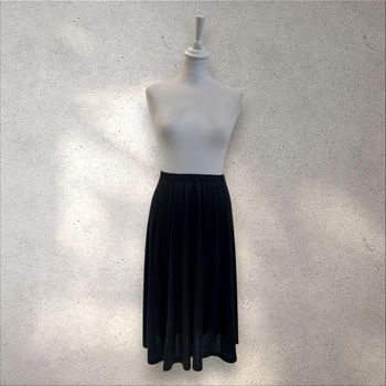 Jupe mi-longue noire taille élastique taille unique