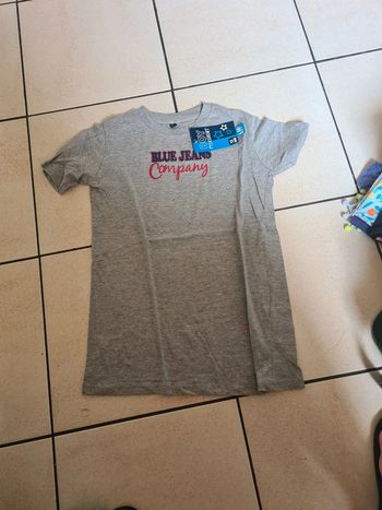 Tee shirt neuf 12 ans
