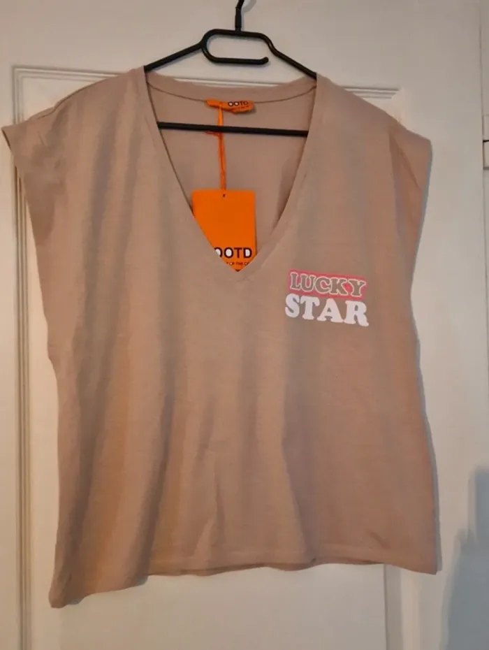 T-shirt OOTD beige et fushia neuf avec étiquette