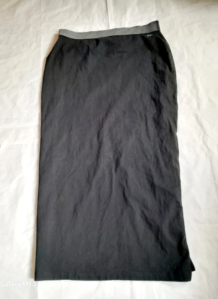 Jupe longue noire avec une fente EDC taille M