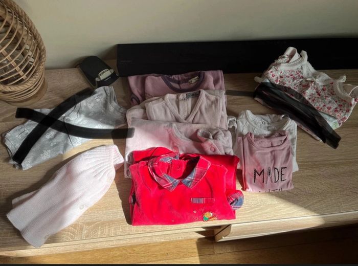 Lot naissance 0-3 mois fille 9 pièces