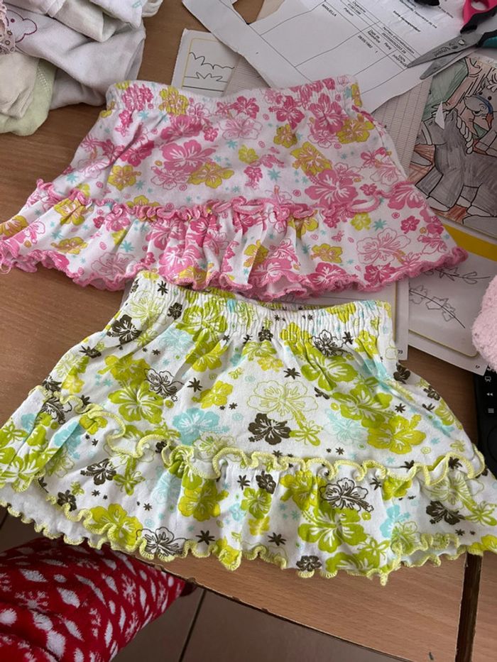 Lot de 2 Jupes à fleur de marque mini adelie taille 6mois