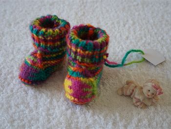 Jolis chaussons colorés neufs fais main pour bébé 0/3 mois