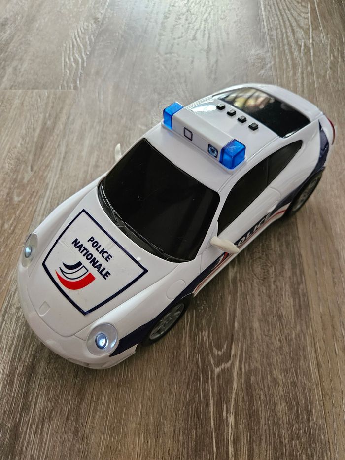 Voiture de police - photo numéro 6