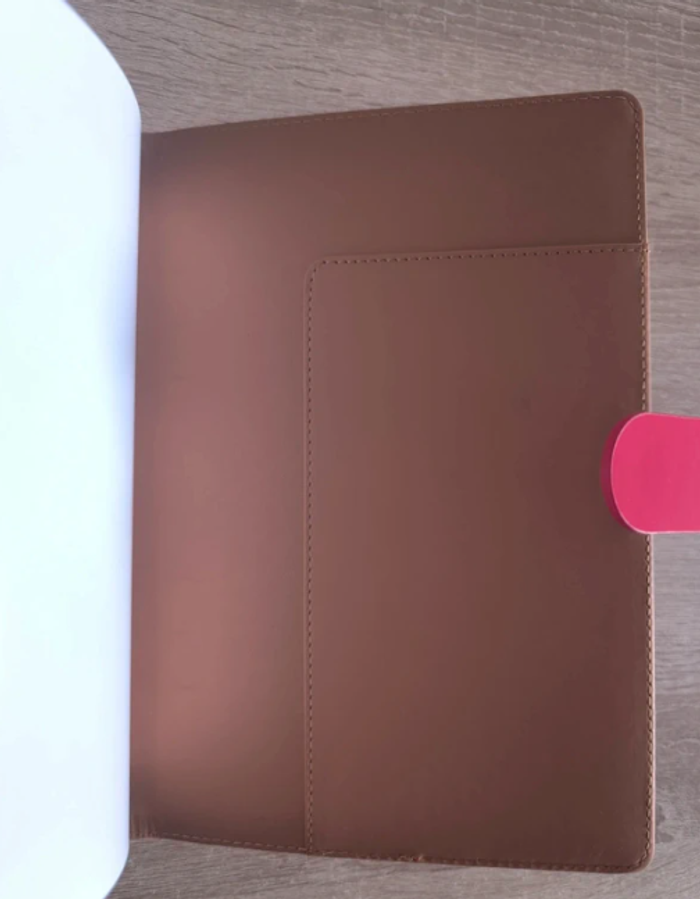 Un agenda business coach en cuir rouge - photo numéro 2