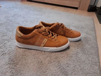 Baskets marron et dore