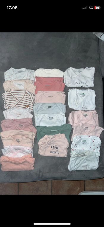 Lot de 21 bodies de différentes marques