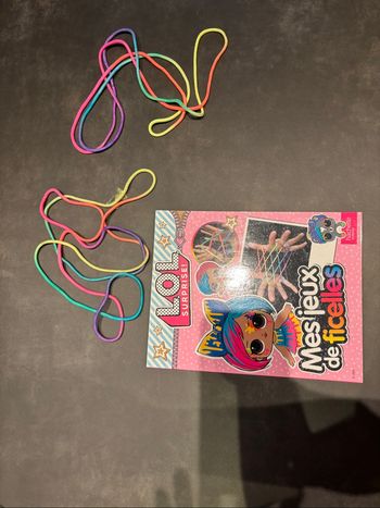 Lot de 2 Stringz et un petit livre LOL Jeux de ficelles