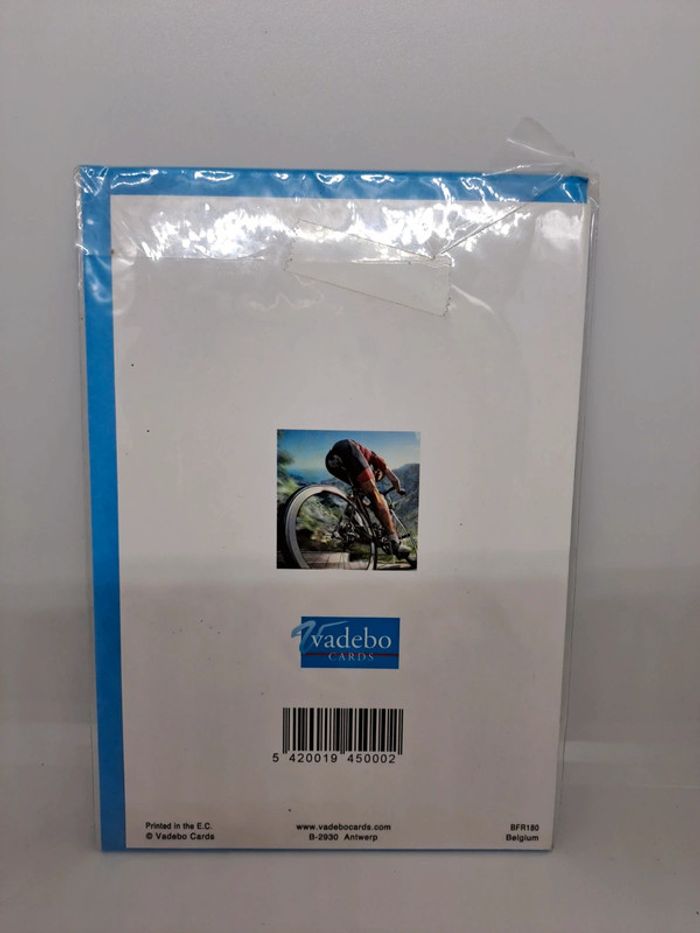 Carte postale avec son enveloppe.
11,5x17cm.
NEUVE. Heureux anniversaire velo - photo numéro 2