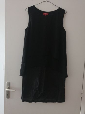 Robe noire à volent
