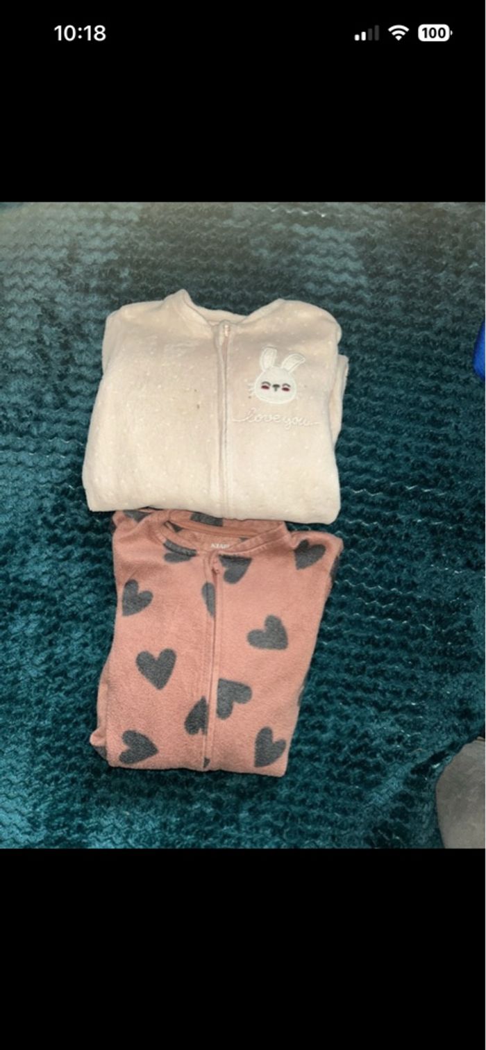 Lot 2 pyjamas à fermeture