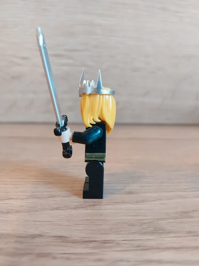 Figurine type lego Sauron seigneur des anneaux - photo numéro 2