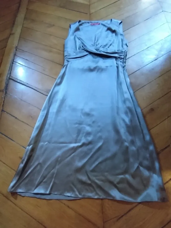 robe de soirée satinée Alain Manoukian t 36 100 % soie - photo numéro 3