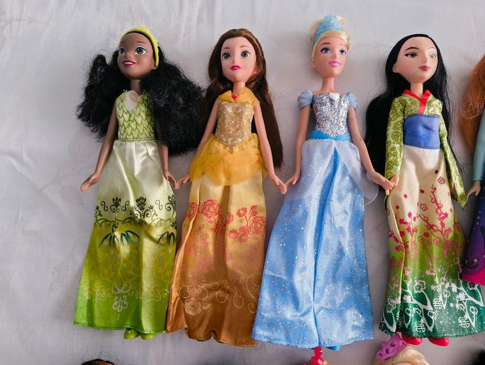 Lot 12 poupées disney - photo numéro 2