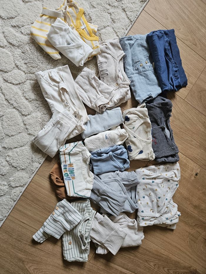 Lots de vêtements taille 1mois